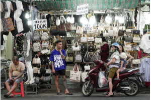 Tiểu thương lỗ bạc tỷ, khóc ướt gối vẫn cố gồng