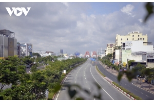 TP.HCM nới lỏng giãn cách: Củng cố hệ thống y tế, giao quyền tự chủ cho doanh nghiệp